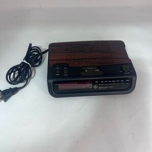 Vintage GE Digital Alarm Clock Radio AM FM Woodgrain Model 7-4613D TESTED